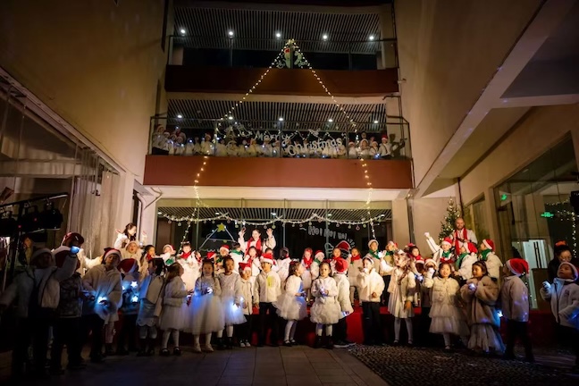 Gather in the Warm Glow ——Newton Christmas Party Review